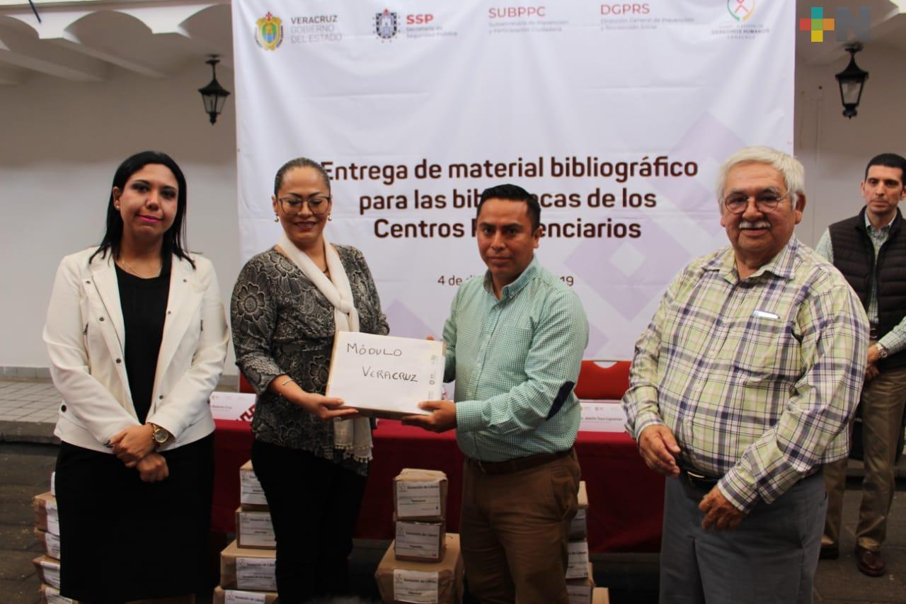 Reciben centros penitenciarios donación de libros de la CEDH