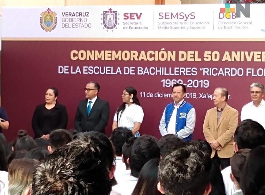 Escuela de Bachilleres Ricardo Flores Magón cumple 50 años; gobernador devela placa