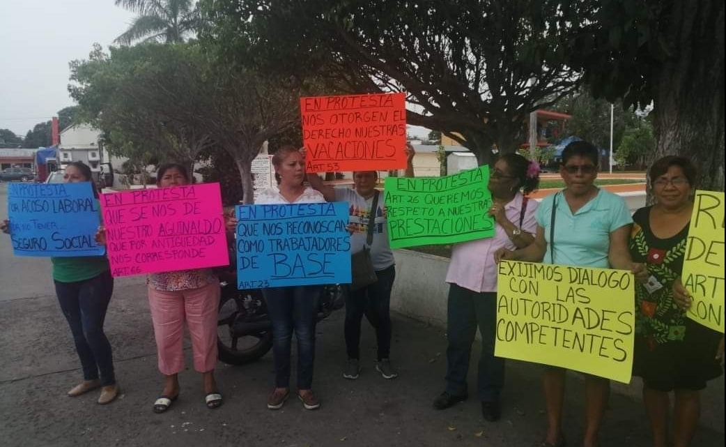 Singular protesta realizaron empleadas del ayuntamiento de Jamapa