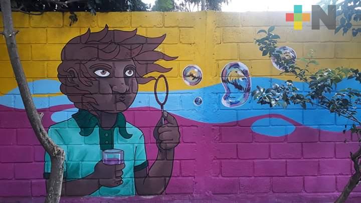 Inauguran mural escolar dedicado a la infancia