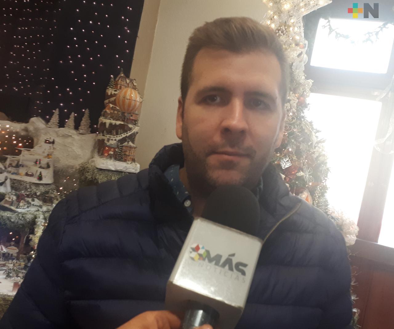 Desfile de mojigangas en el zócalo de Veracruz, este lunes