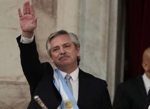 Jura Alberto Fernández como presidente de Argentina