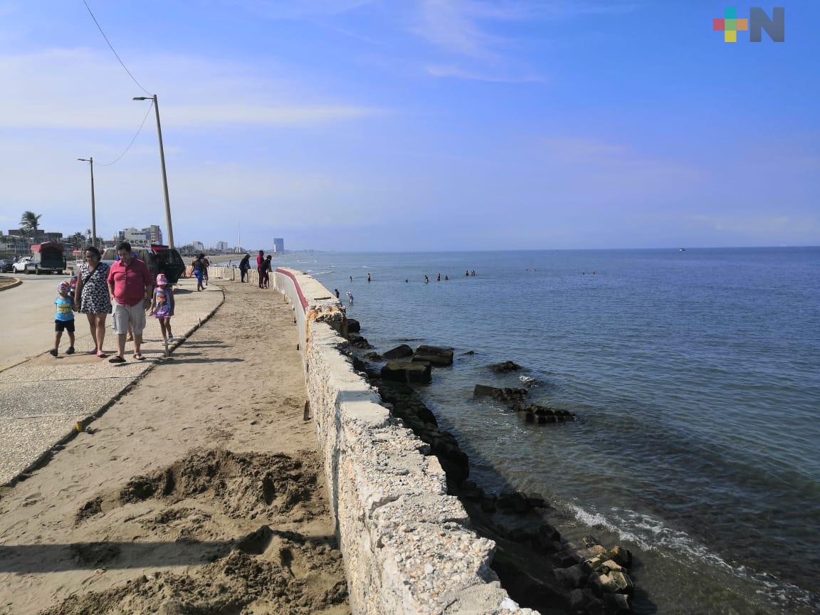 Mejoría del clima atrae visitantes a malecón de Coatzacoalcos