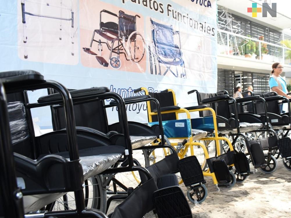 Mediante gestiones entregan apoyos funcionales en Tantoyuca