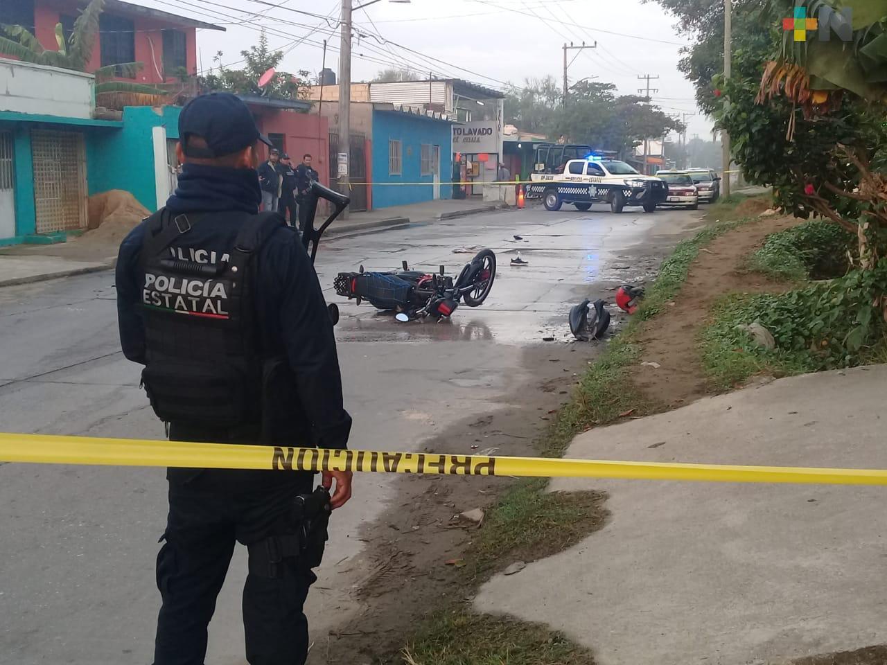 Motociclista en estado de ebriedad choca con un taxi en Coatzacoalcos