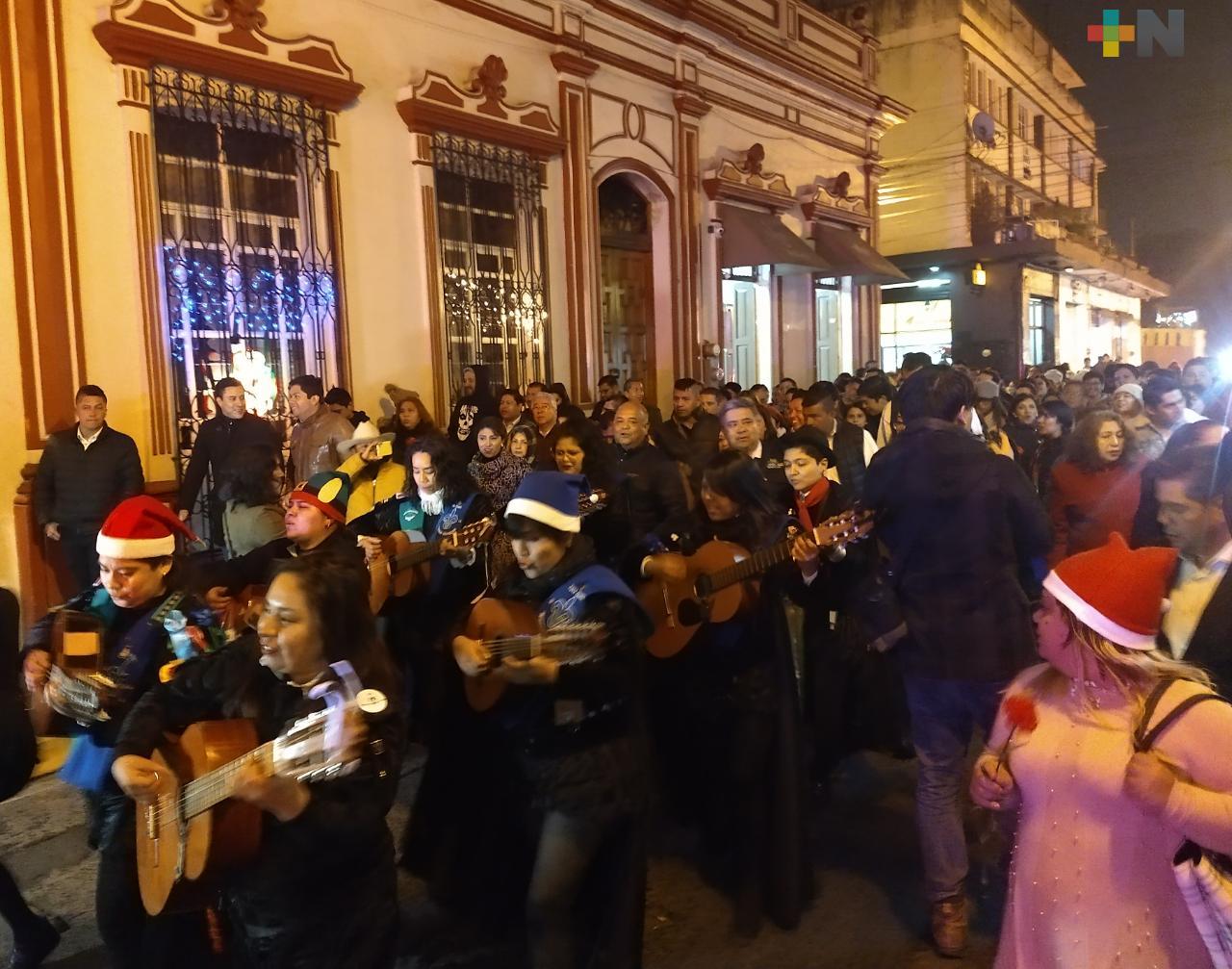 Callejoneada en el centro de Xalapa atrajo a decenas de personas