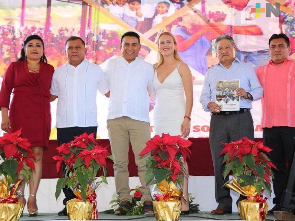 Rinde su segundo informe de labores el alcalde de Sochiapan