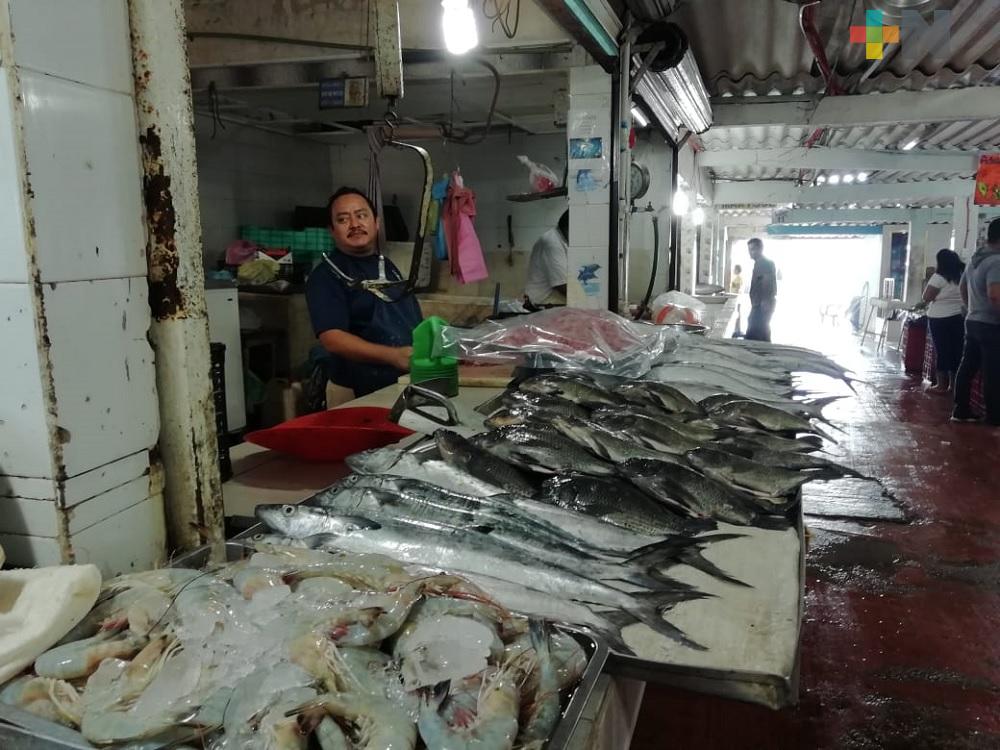 Se mantienen precios de mariscos y pescados en mercados de Coatzacoalcos