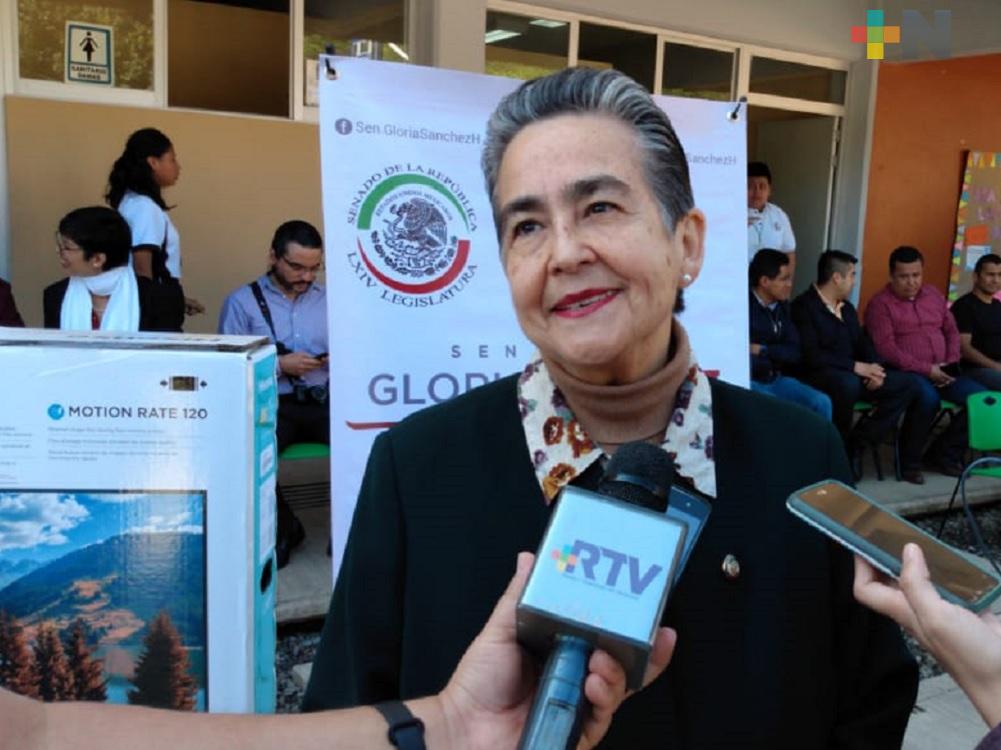 Senadora entrega pantallas a telesecundaria anexa a la BENV