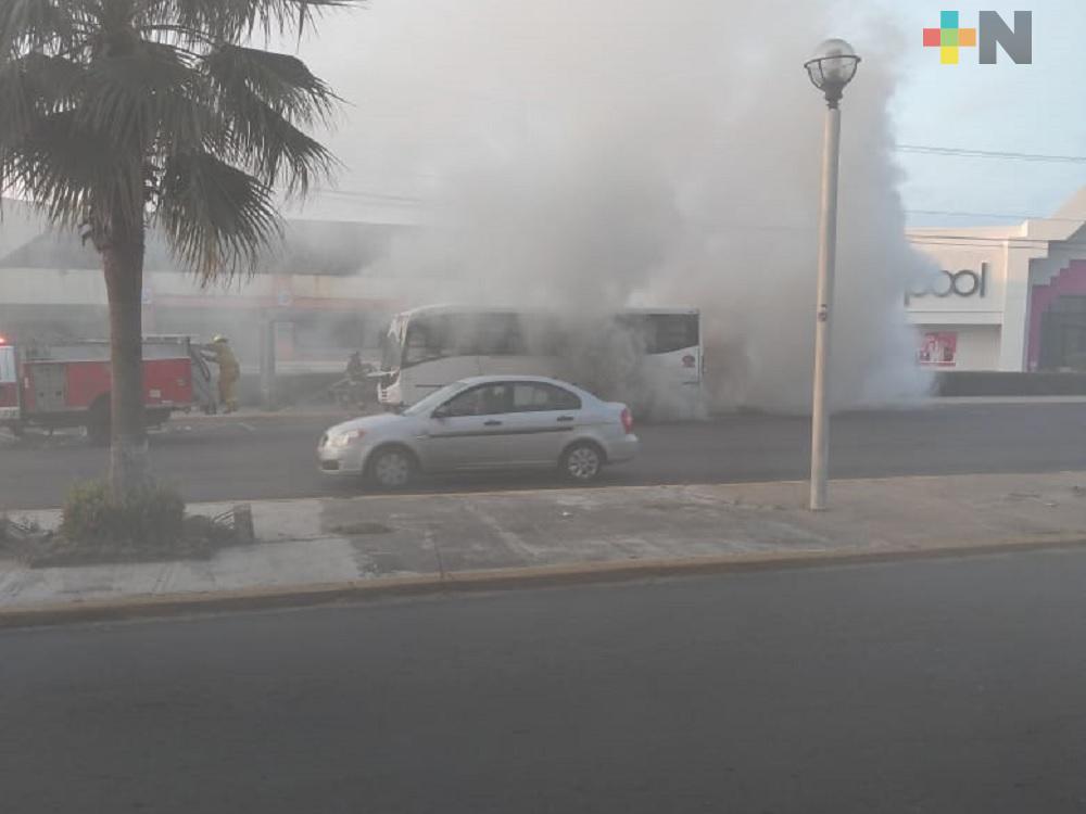 Urbano de Coatzacoalcos a punto de incendiarse