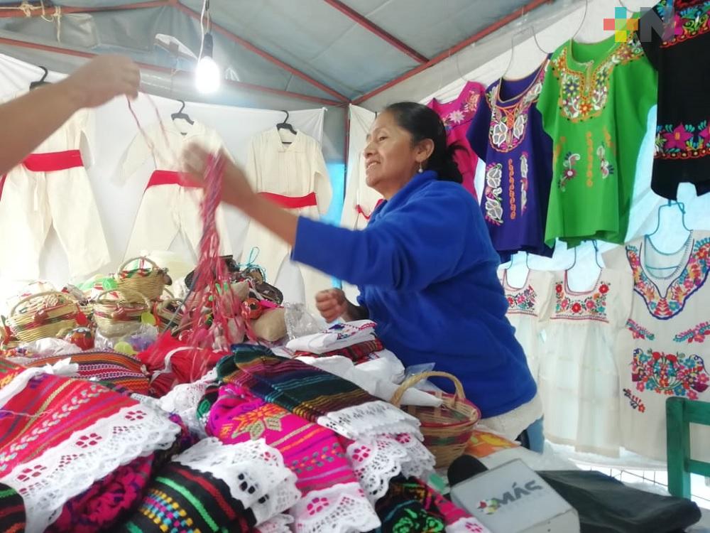 En Coatzacoalcos, comerciantes reportan bajas ventas de artículos guadalupanos