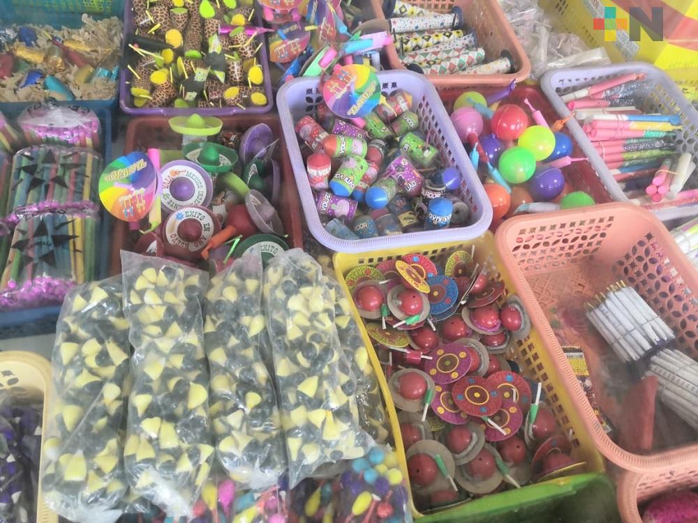 Vendedores de cohetes esperan repunte de ventas en Coatzacoalcos