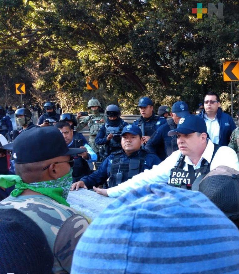 Tras diálogo con SSP, acuerdan manifestantes liberar autopista Veracruz-Puebla