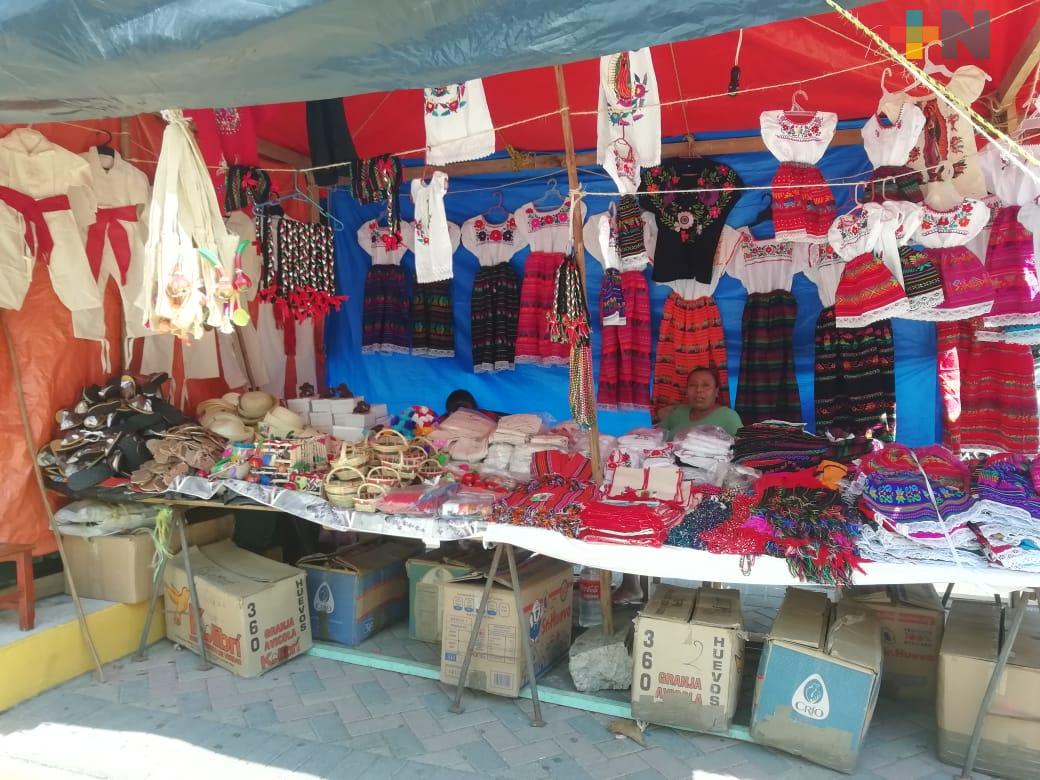 Se instalan comerciantes de artículos guadalupanos en el centro de Coatzacoalcos