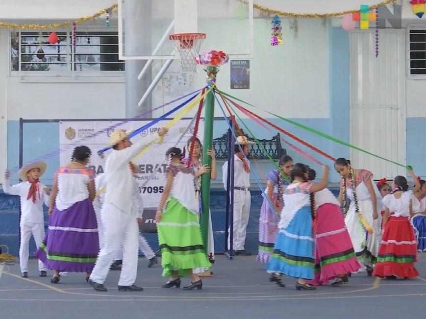 Jóvenes y adultos pueden cursar bachillerato abierto los domingos en la UPAV