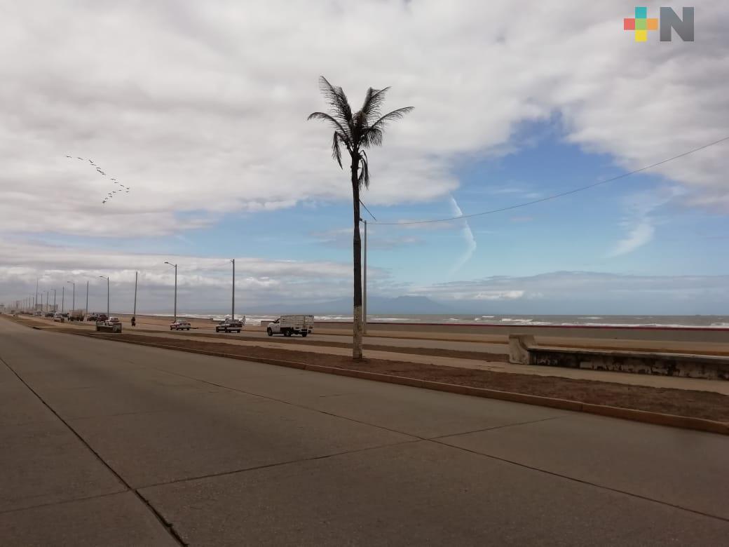 Ambiente diurno cálido y probables lluvias por la tarde en montaña y zona sur