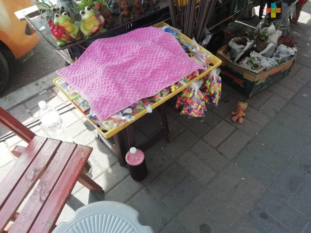 Decenas de personas intenta comercializar cohetes en centro de Coatzacoalcos