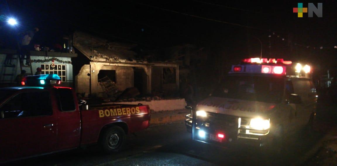 Cuerpos de emergencia atienden explosión de polvorín, en Alpatláhuac