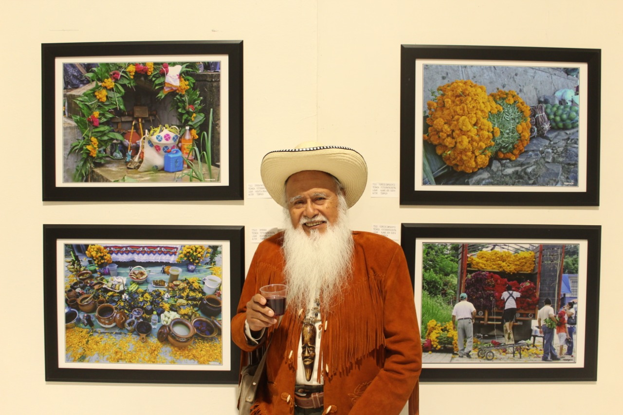 Inauguran exposición fotográfica, Fiesta de Muertos, en el Congreso del Estado