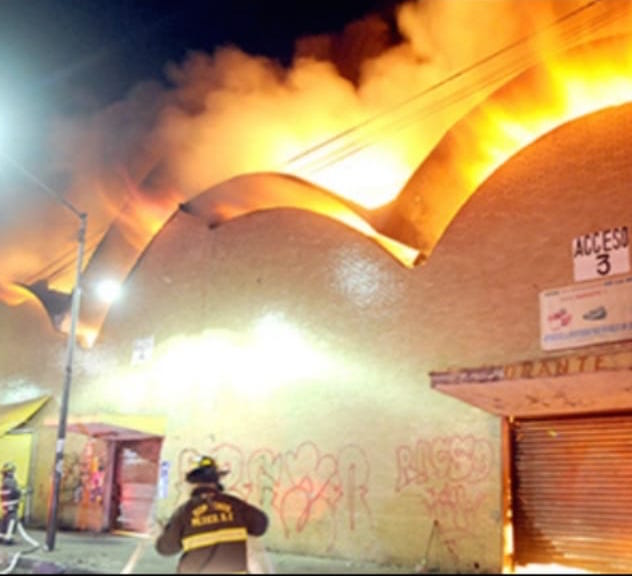 Más de 800 comerciantes afectados por incendio en La Merced