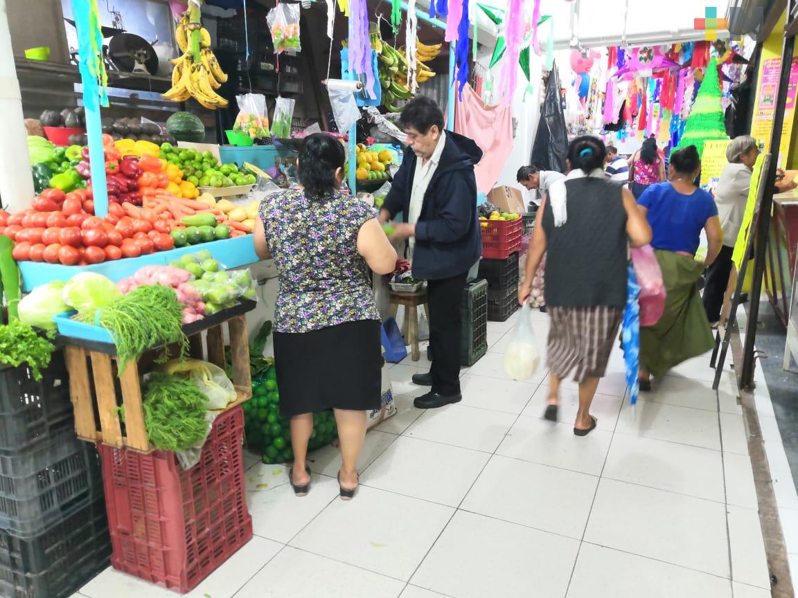 Anticipan compras para cena de Navidad en mercados de Coatzacoalcos
