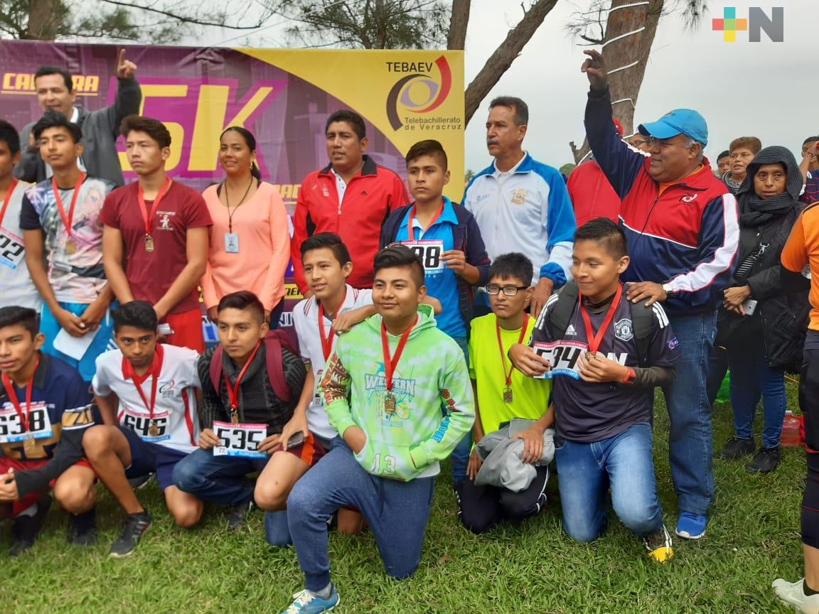 Telebachillerato de Tuxpan realizó carrera 5 K