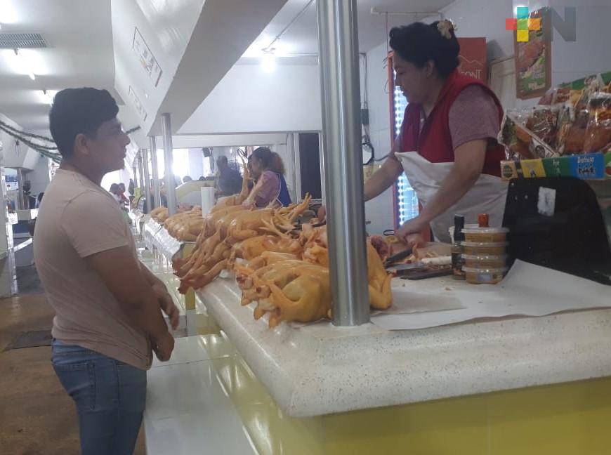 Familias de Veracruz se preparan para elaborar la cena de fin de año