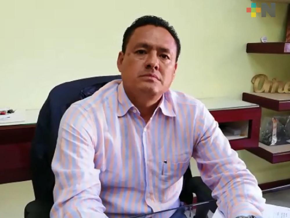 Alcalde de Omealca gestiona a nivel federal reparación de carretera Cuichapa-Omealca