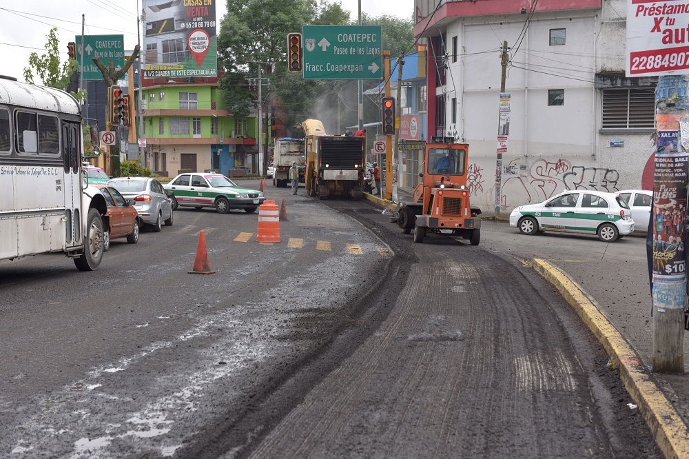 Reparan carpeta asfáltica en tramos de avenida Adolfo Ruiz Cortines, en Xalapa