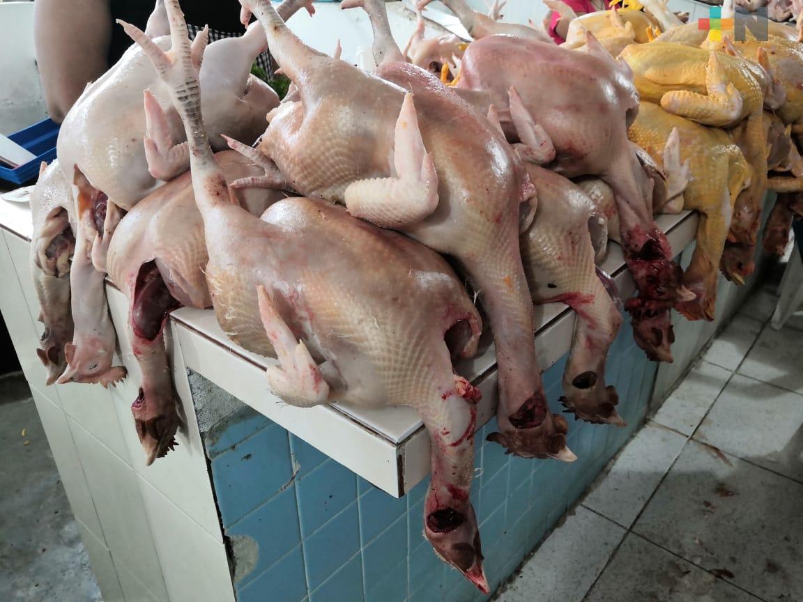 Mantienen precio de carne de pollo en mercados de Coatzacoalcos