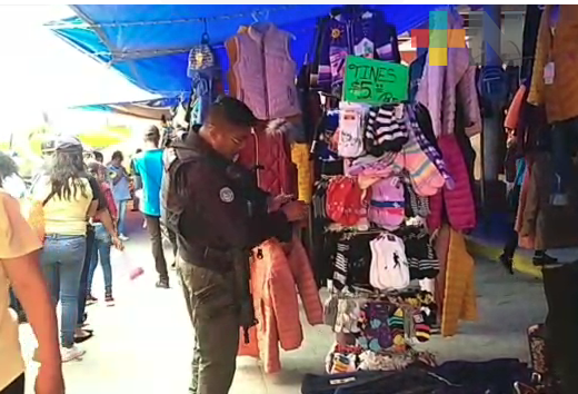 Incrementan las ventas de ropa invernal, reportan comerciantes de la sierra norte de Veracruz