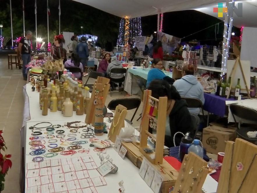 Artesanos de la región  ofrecen sus productos en la Villa Navideña de Xalapa