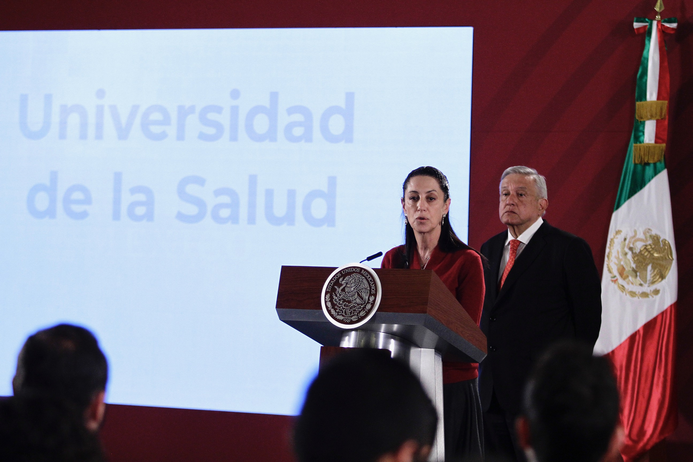 AMLO y Sheinbaum anuncian convocatoria para Universidad de la Salud