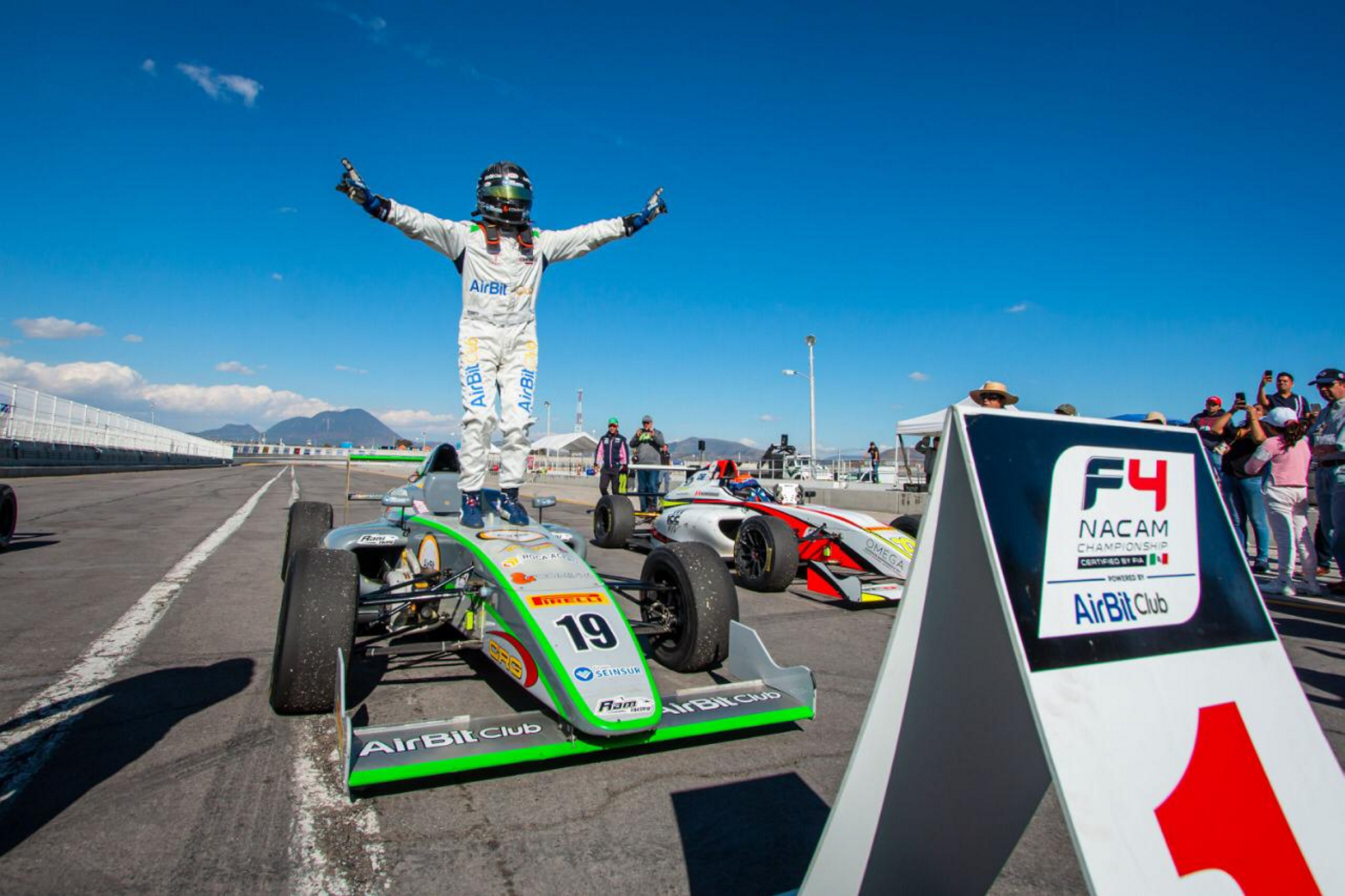 Triunfo canadiense en la Fórmula 4