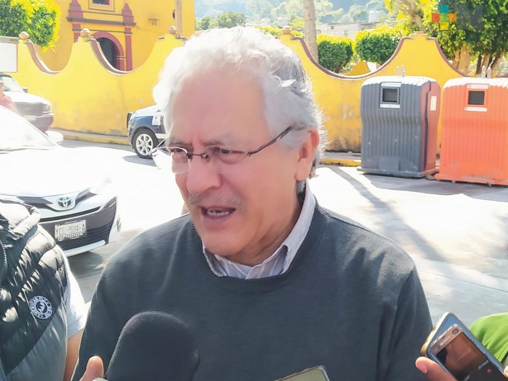 Alcalde de Xalapa entrega juguetes a niños de la localidad de Chiltoyac
