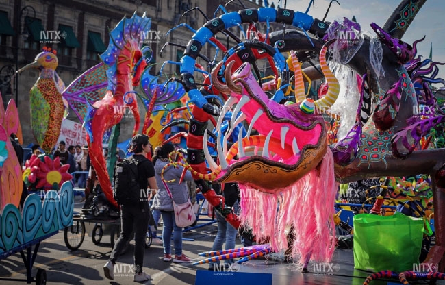 Desfile de alebrijes en el Zócalo capitalino