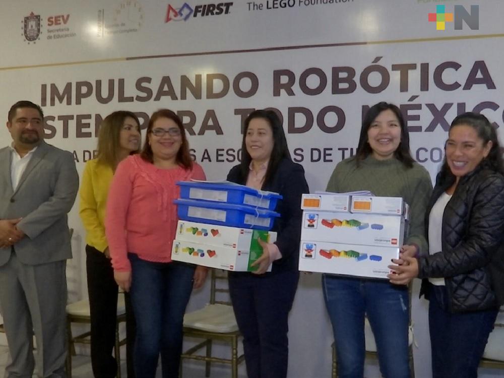 Benefician a escuelas de Xalapa con programa “Impulsando robótica y stem”