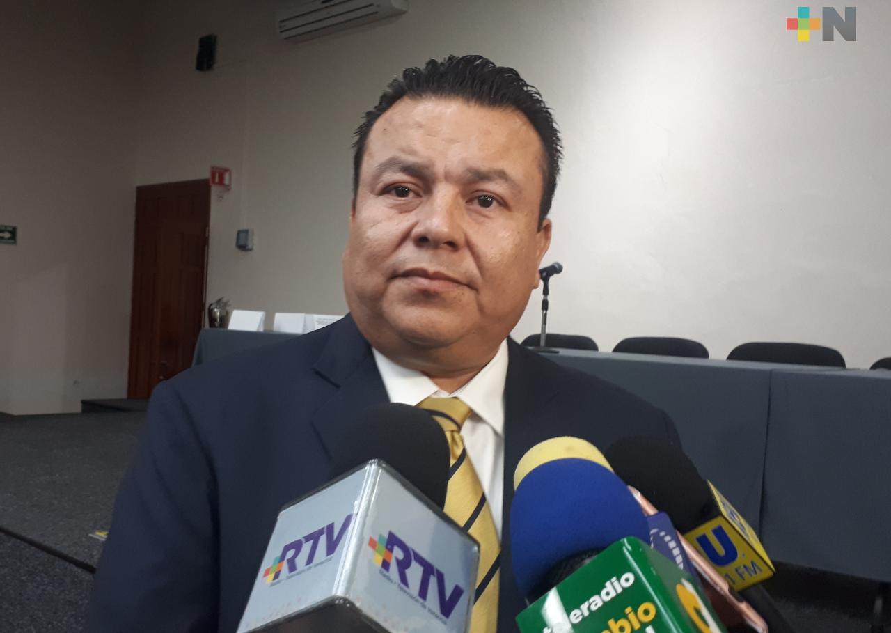 Vínculo familiar de Verónica Hernández no es causal para reuncia: Colegio de Abogados