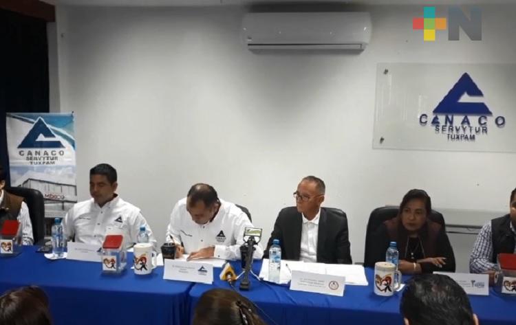 Francisco Villanueva Méndez repite cargo en la Canaco de Tuxpan