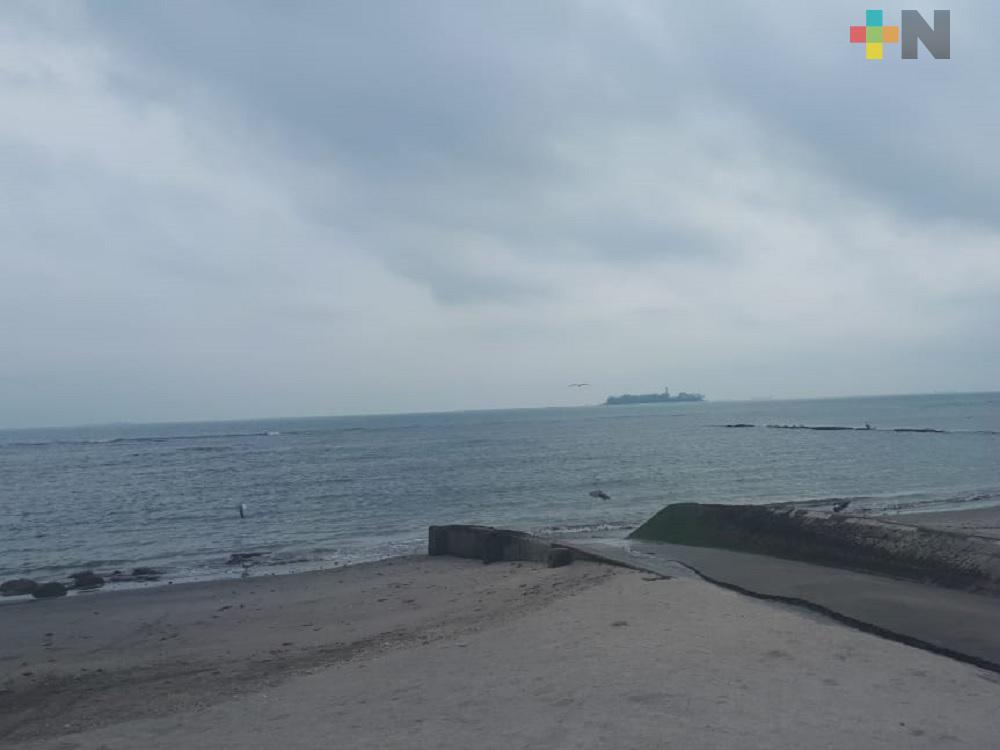 Guardavidas permanecerán en zona de playas de Veracruz, informó PC municipal