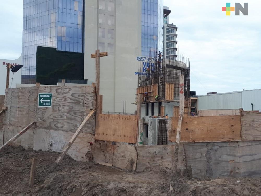 Construcción de obra privada en Boca del Río genera molestia a vecinos