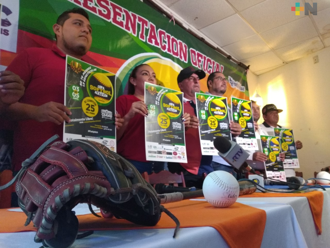 Presentan Copa Acayucan de Softbol