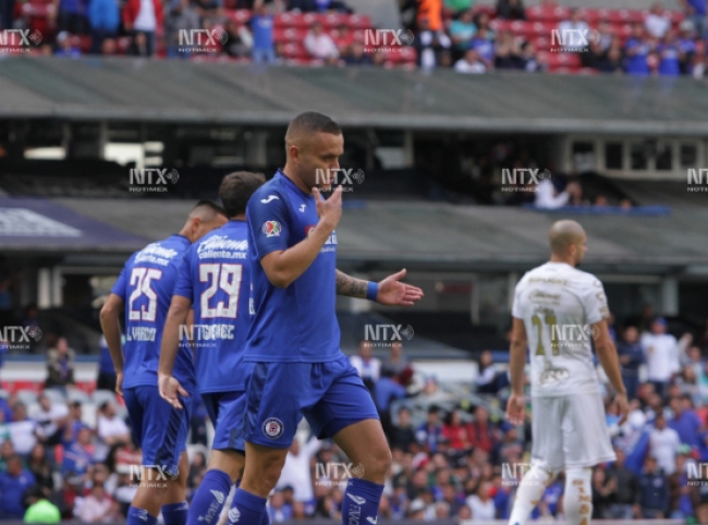 Cruz Azul logra su primer triunfo del torneo ante un inoperante Santos