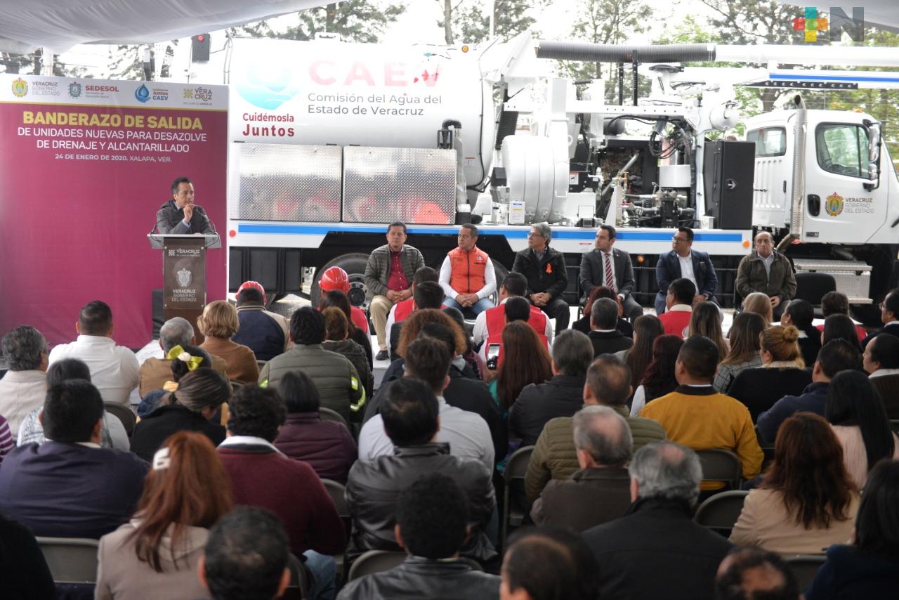 Se moderniza la CAEV; cuenta con nuevas Unidades del Sistema de Desazolve Estatal