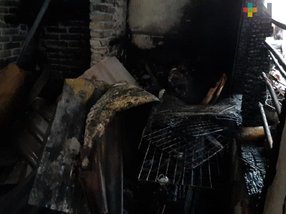 Daños materiales dejó incendio en vivienda de Boca del Río