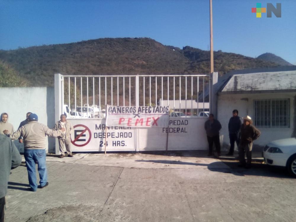 Ejidatarios tomaron instalaciones de Pemex en Ciudad Mendoza; exigen pago de seguro de daños