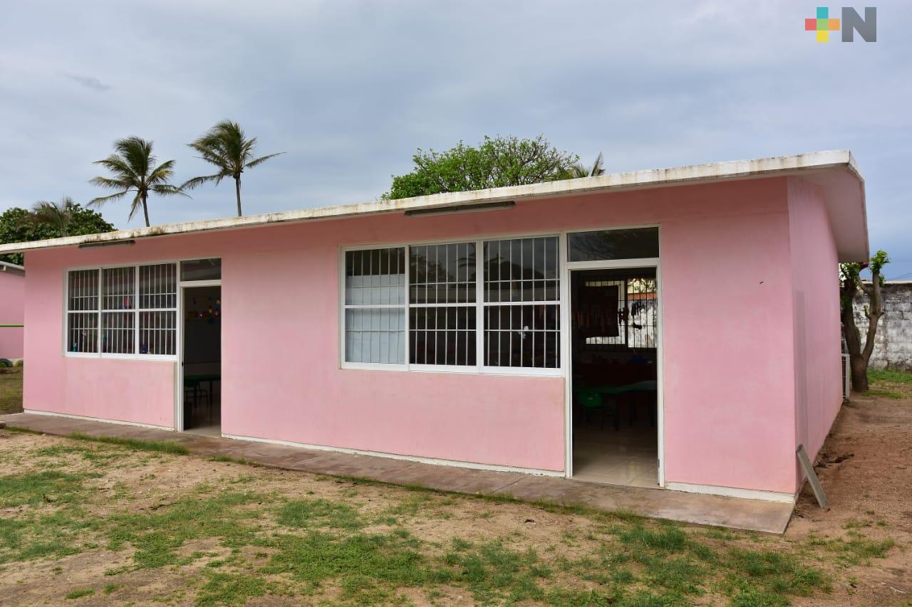 Rehabilita SEV escuelas de Coatzacoalcos, por más de 4 millones de pesos