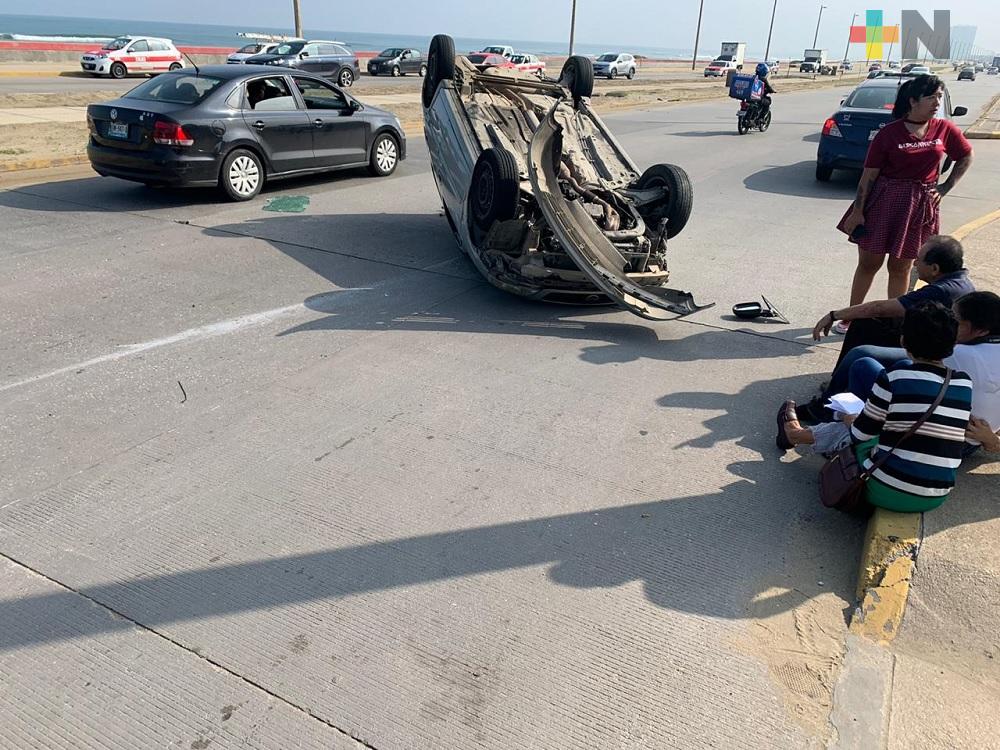 Fuerte accidente en malecón de Coatzacoalcos deja cuatro lesionados