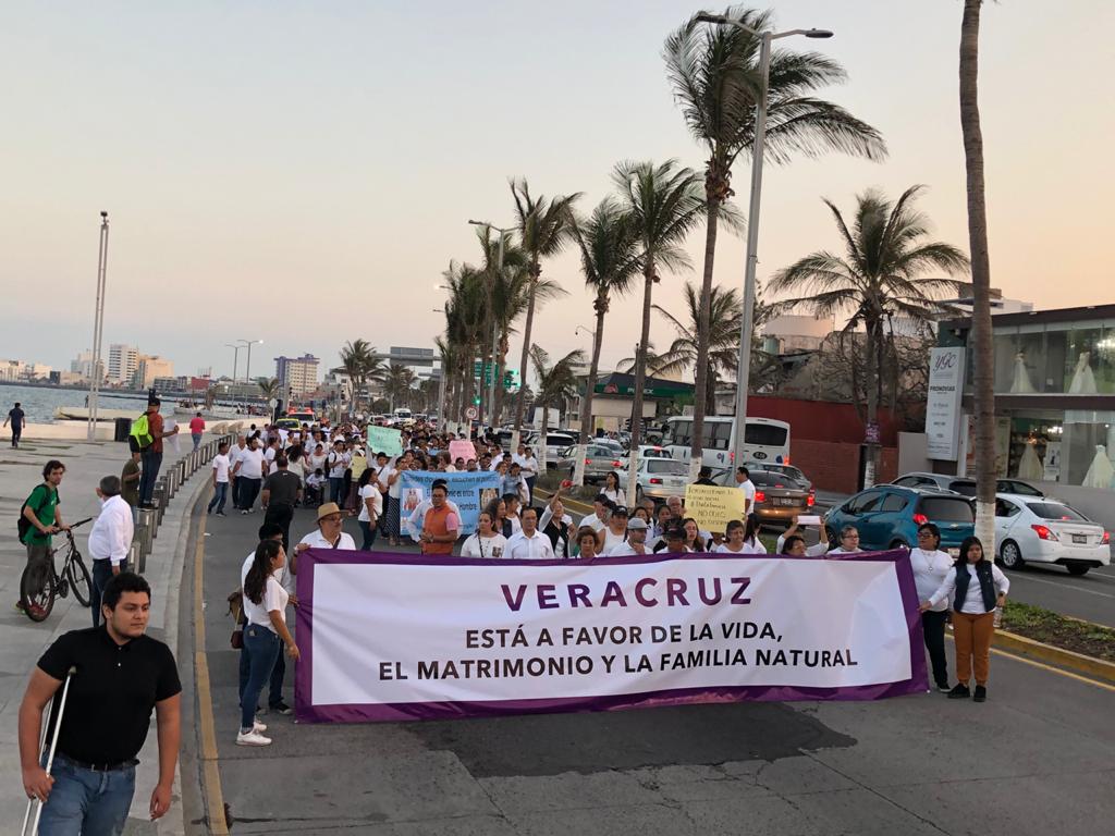 Se manifiestan en el puerto de Veracruz por reformas al Código Civil