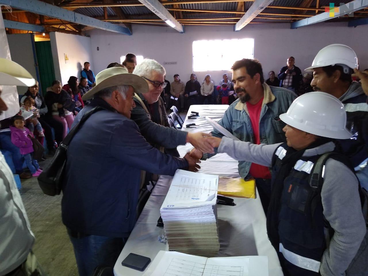 Entregan certificados parcelarios a familias campesinas en Huayacocotla